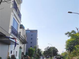 Bán đất dv hàng bè kiến hưng 50m2, cấp 4 đang cho thuê. giá 14 tỷ.  0963 382 ***