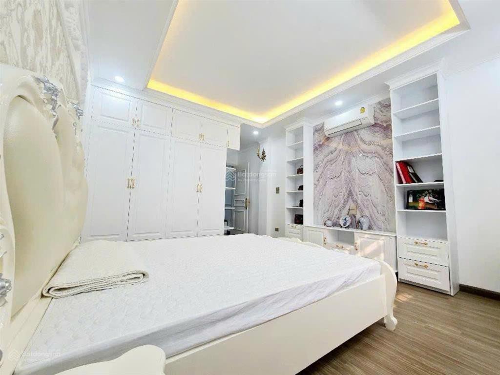 Bán gấp nhà bà triệu hà đông 65m, 6 tầng, thang máy, 14.5 tỷ  phân lô  ngõ thông  ô tô tránh