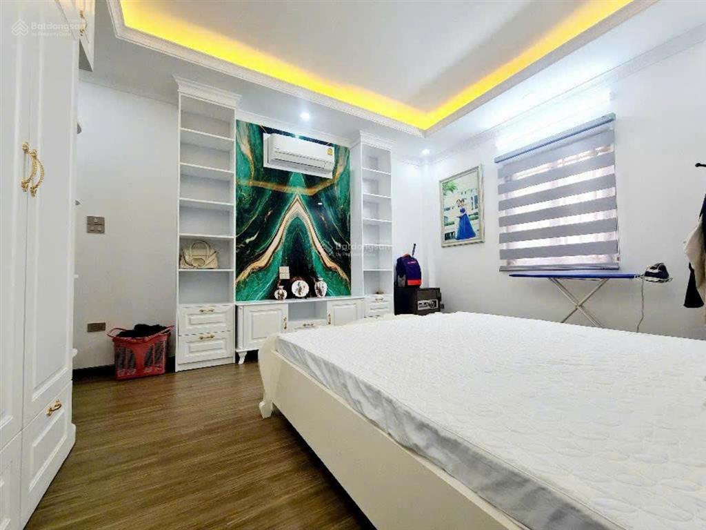 Bán gấp nhà bà triệu hà đông 65m, 6 tầng, thang máy, 14.5 tỷ  phân lô  ngõ thông  ô tô tránh