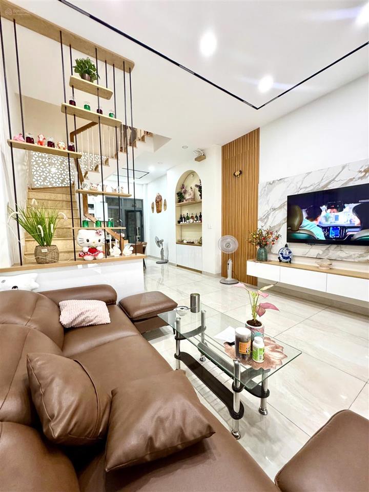 Bán nhà mặt tiền 3 tầng btct được xây dựng tâm huyết 4pn vị trí vừa ở vừa kinh doanh đa ngành