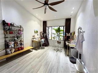 Bán nhà huỳnh văn bánh 116m2 3 tầng  17.8 tỷ  dòng tiền 100tr/tháng khu vip