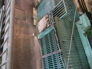 Nhỉnh 6 tỷ là ở ngay nhà 2 tầng 62m2 đ. bùi đình túy q.bt, gần chợ bà chiểu