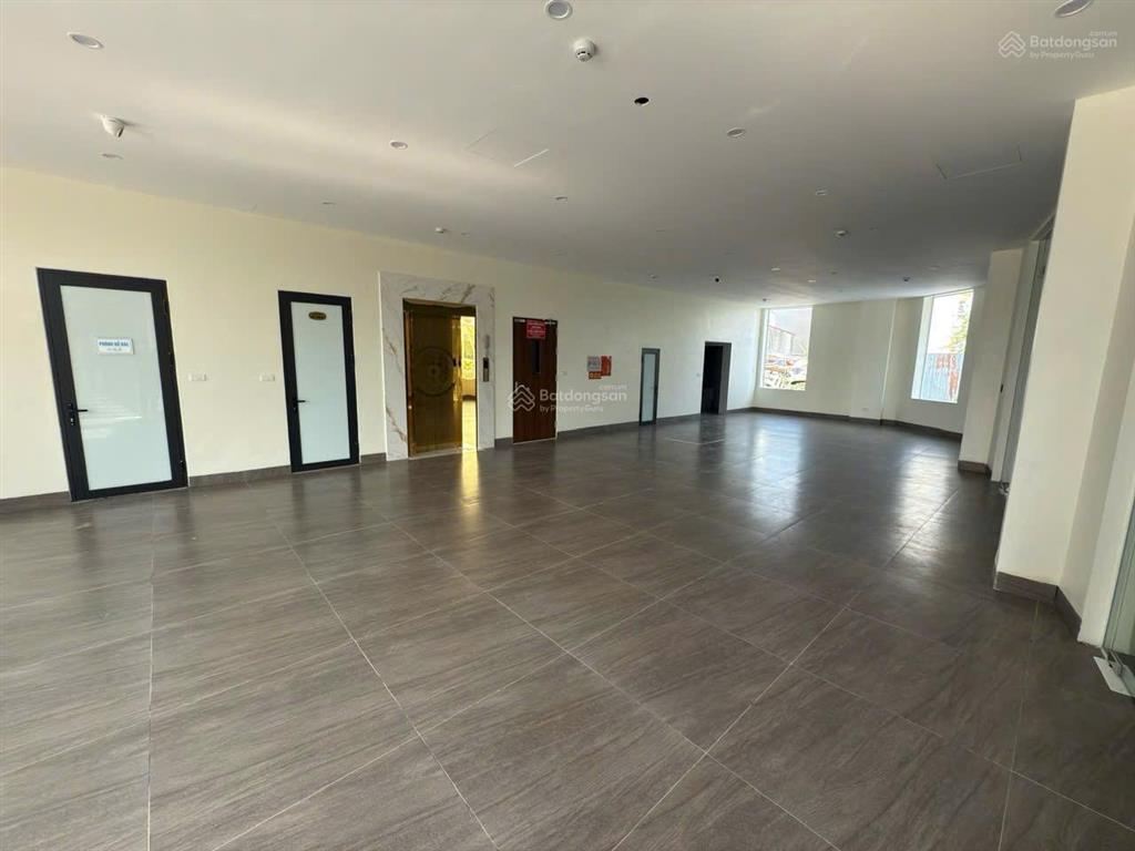 Mời thuê nhà 200m2/sàn. 30 phòng ngủ khép kín full nội thất, bếp nấu ăn trong phòng. kcn quang châu