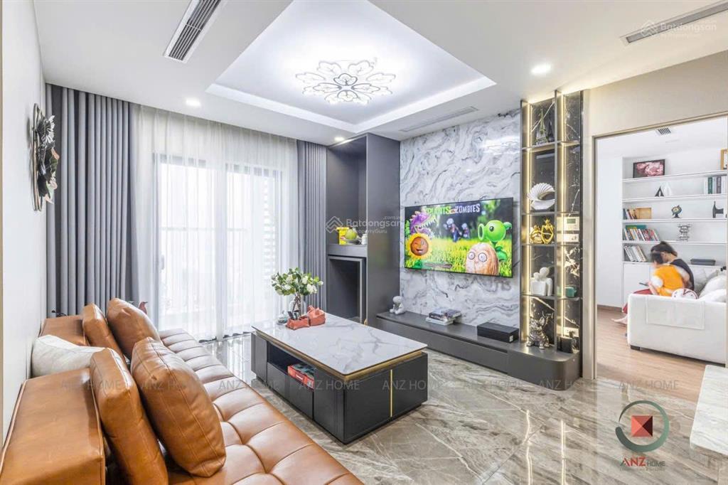 Chính chủ bán căn 82m2 thiết kế 2 ngủ 2 vệ sinh, tầng đẹp, sổ chính chủ