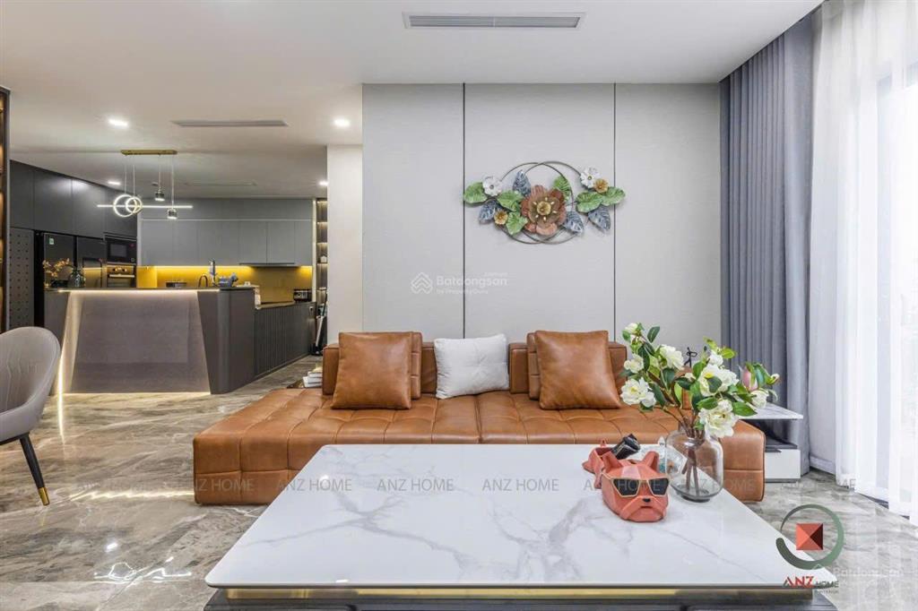 Chính chủ bán căn 82m2 thiết kế 2 ngủ 2 vệ sinh, tầng đẹp, sổ chính chủ
