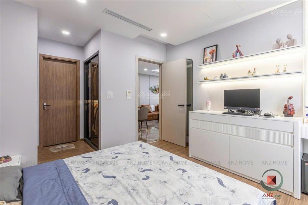 Chính chủ bán căn 82m2 thiết kế 2 ngủ 2 vệ sinh, tầng đẹp, sổ chính chủ