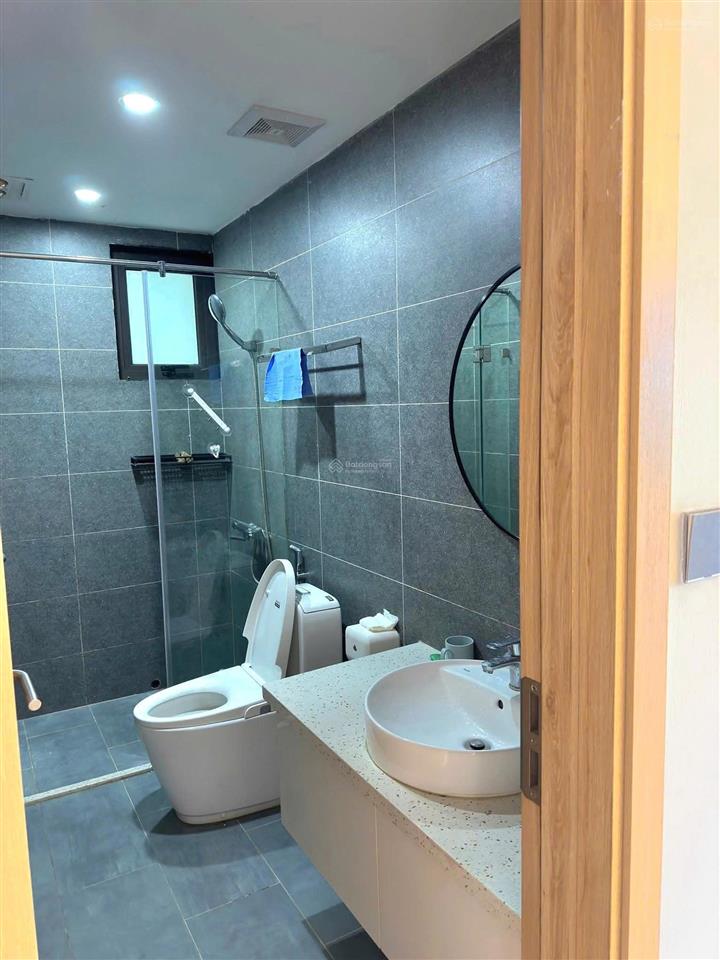 Chính chủ bán căn hộ 3 phòng ngủ view hồ tòa le grand jardin diện tích 83,4m2 full đồ mới. giá 7 tỷ