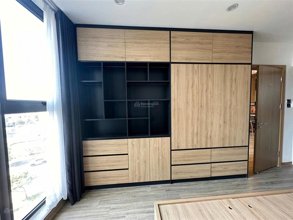 Chính chủ bán căn hộ 3 phòng ngủ view hồ tòa le grand jardin diện tích 83,4m2 full đồ mới. giá 7 tỷ