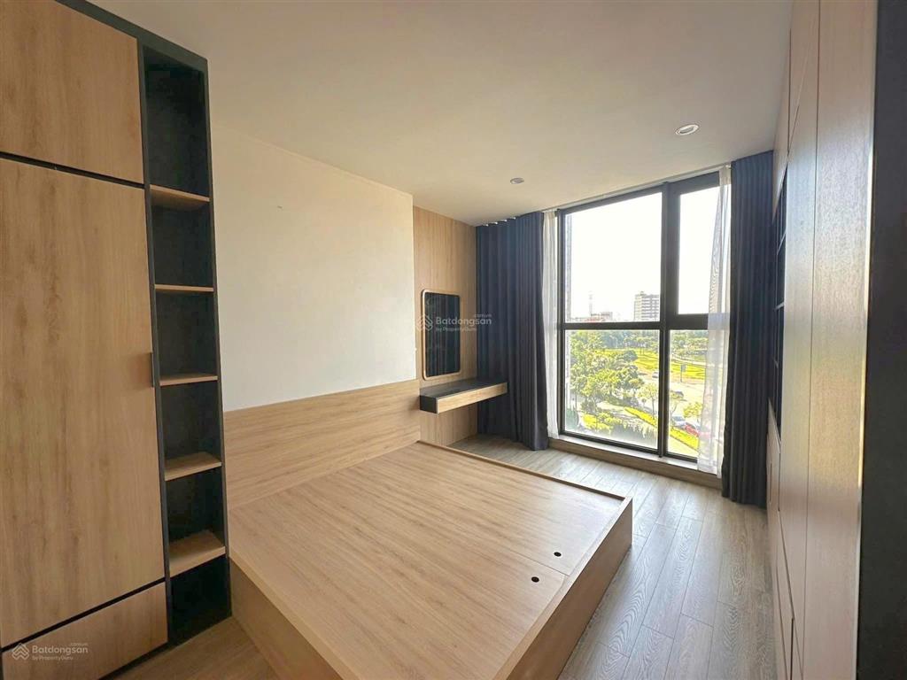 Chính chủ bán căn hộ 3 phòng ngủ view hồ tòa le grand jardin diện tích 83,4m2 full đồ mới. giá 7 tỷ