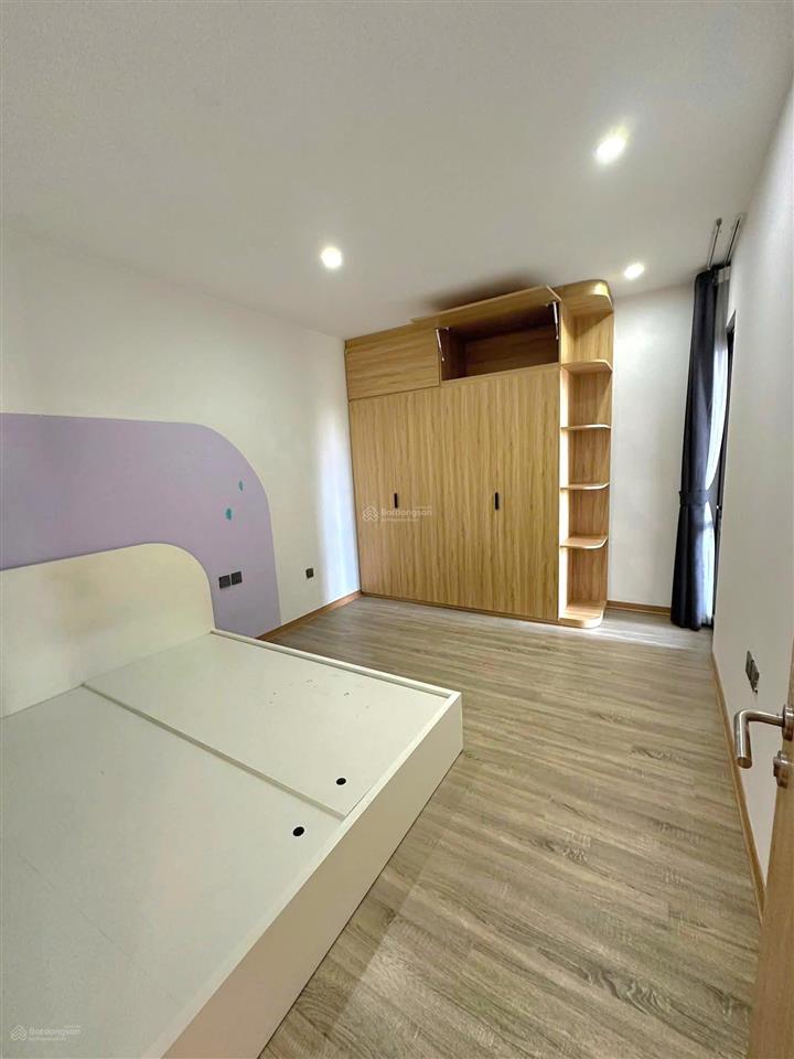 Chính chủ bán căn hộ 3 phòng ngủ view hồ tòa le grand jardin diện tích 83,4m2 full đồ mới. giá 7 tỷ