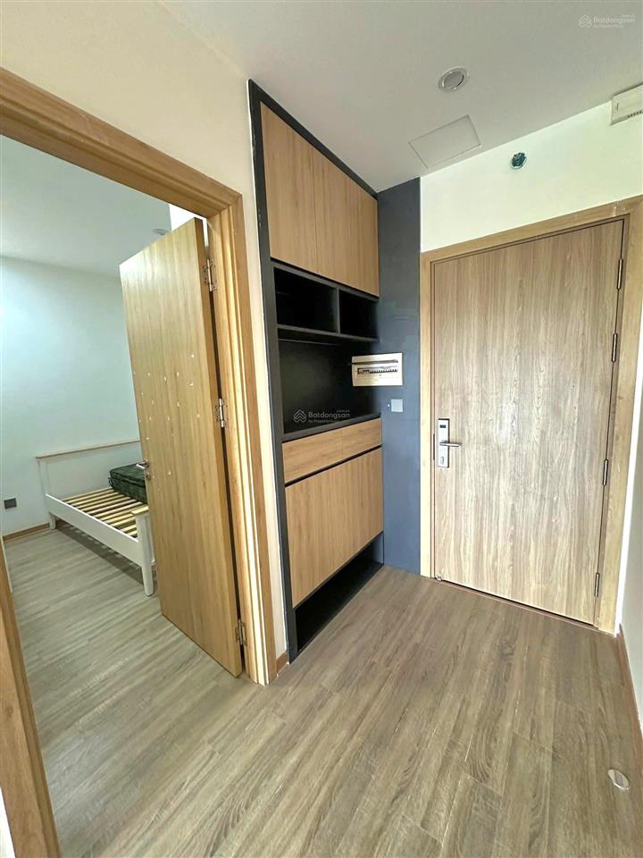 Chính chủ bán căn hộ 3 phòng ngủ view hồ tòa le grand jardin diện tích 83,4m2 full đồ mới. giá 7 tỷ