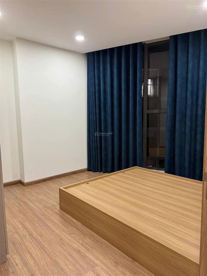 Chính chủ bán căn 94m2 tòa g3 ban công đông nam full đồ tầng trung cao thoáng mát