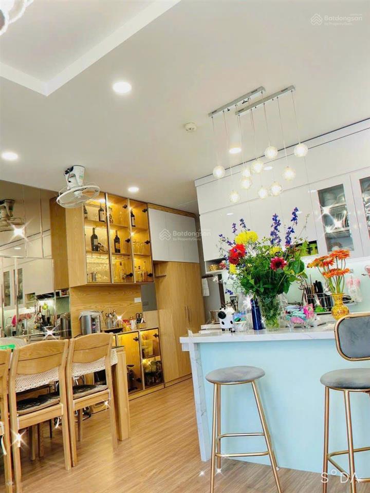Chính chủ bán căn góc 2 ngủ 64m2 tòa l3, l4 le grand jardin sài đồng hơn 5 tỷ full đồ