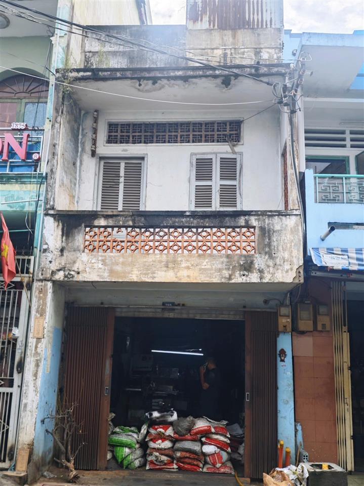 Bán nhà chính chủ quận 11, giá tốt thương lượng, phù hợp xây mới theo ý thích.