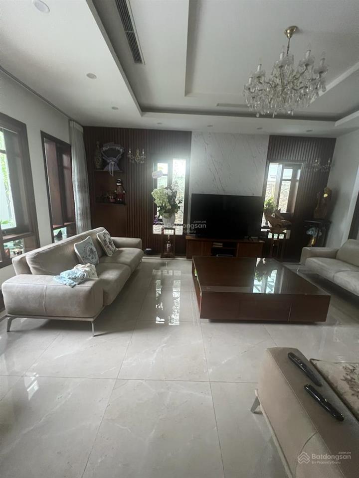 Biệt phủ sân vườnkđt resco sát mặt đường phạm văn đồng  đối diện cv hoà bìnhthang máy nhập khau