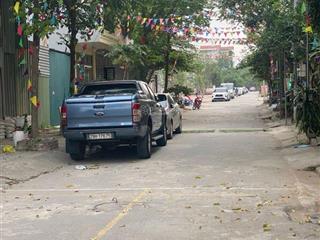 Gần đường đôi khu b cạnh chung cư mới ct4 , nhà 4 tầng