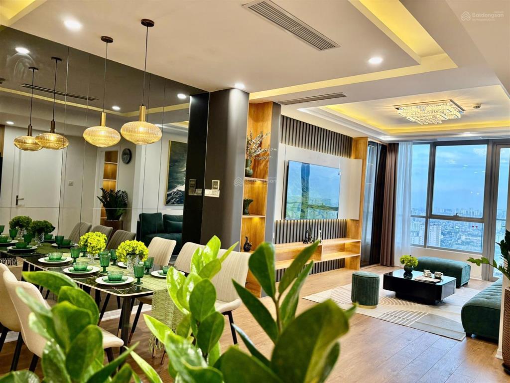 Chính chủ bán gấp ch thăng long number one dt 117m2 view hồ tầng trung sđcc có slot ô tô giá 9,5 tỷ