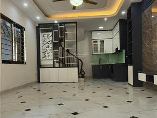 Cô hương, là cán bộ hưu trí, nay muốn về quê ăn dưỡng tuổi già, nhờ gủi bán căn nhà văn quán. hđ