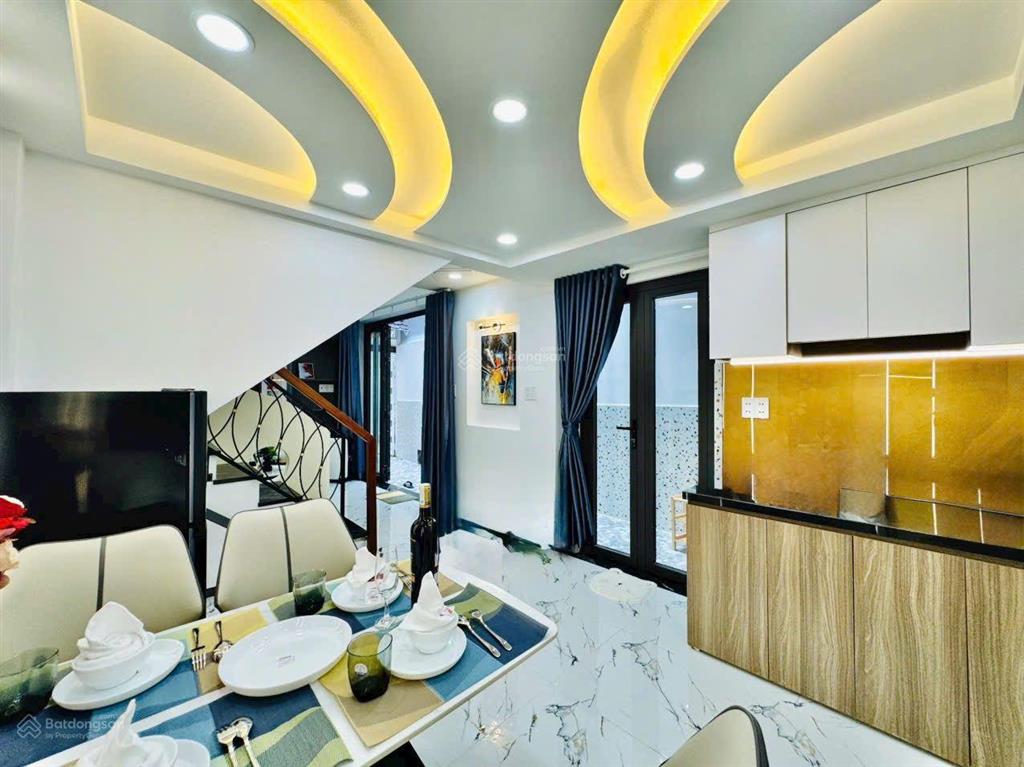 Nhà đẹp chỉ việc xách vali ở 3 tầng 3 phòng ngủ khu vip