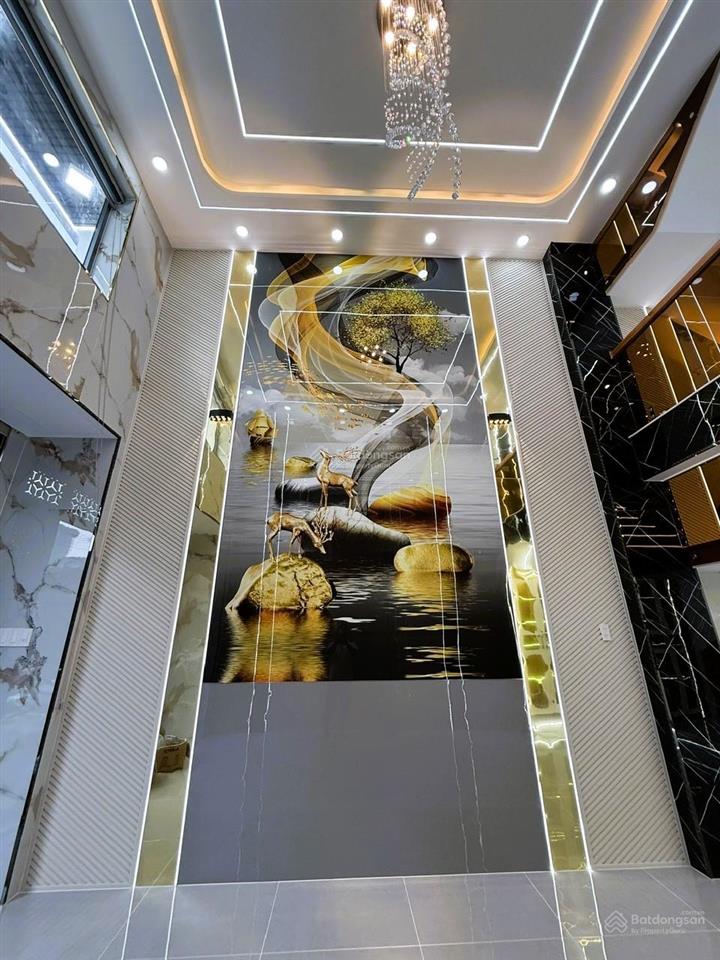 Nhà mới siêu đẹp, 5 tầng vuông vức, nội thất cao cấp, hẻm ô tô tránh, ngay chợ cầu đồng, chỉ 6.9tỷ