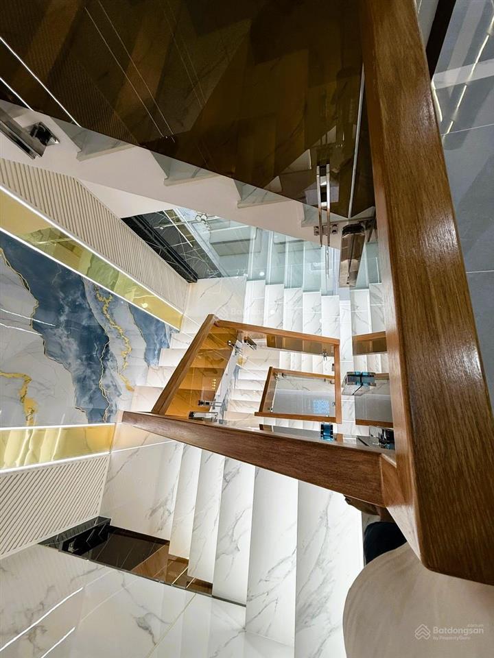 Nhà mới siêu đẹp, 5 tầng vuông vức, nội thất cao cấp, hẻm ô tô tránh, ngay chợ cầu đồng, chỉ 6.9tỷ