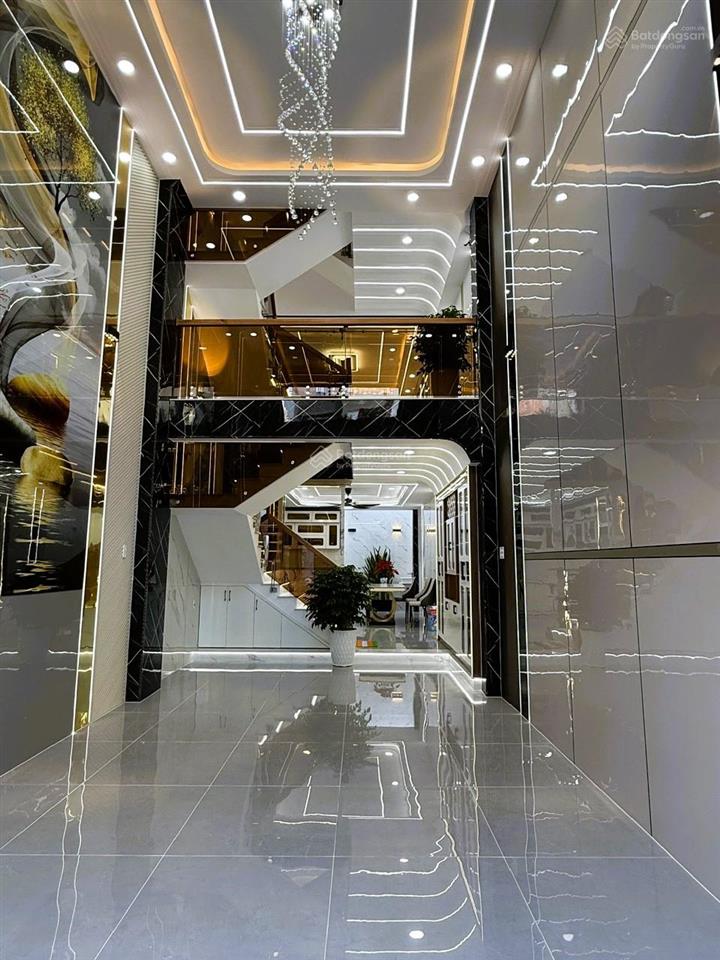Nhà mới siêu đẹp, 5 tầng vuông vức, nội thất cao cấp, hẻm ô tô tránh, ngay chợ cầu đồng, chỉ 6.9tỷ