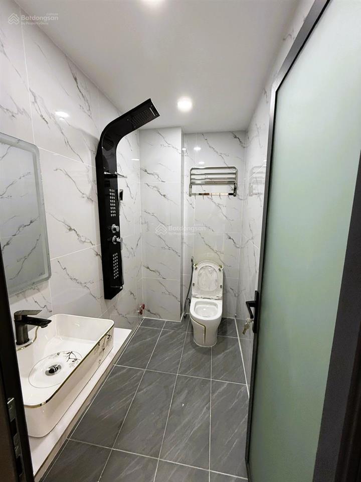 Nhà mới siêu đẹp, 5 tầng vuông vức, nội thất cao cấp, hẻm ô tô tránh, ngay chợ cầu đồng, chỉ 6.9tỷ