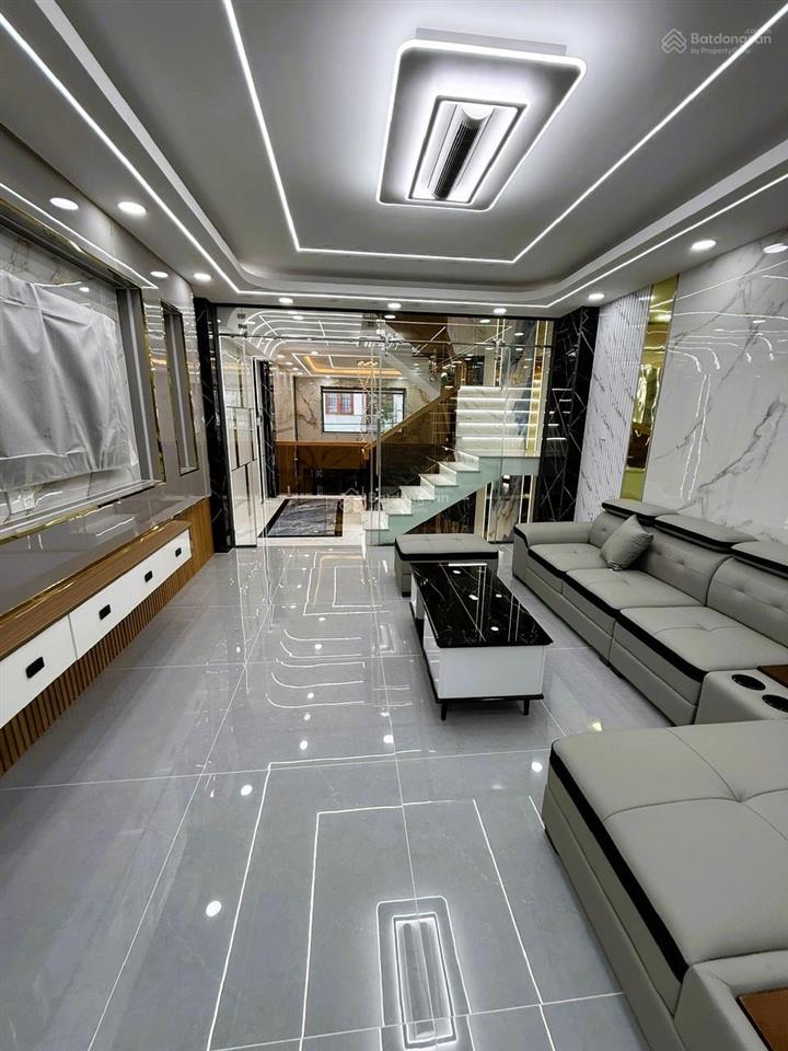Nhà mới siêu đẹp, 5 tầng vuông vức, nội thất cao cấp, hẻm ô tô tránh, ngay chợ cầu đồng, chỉ 6.9tỷ