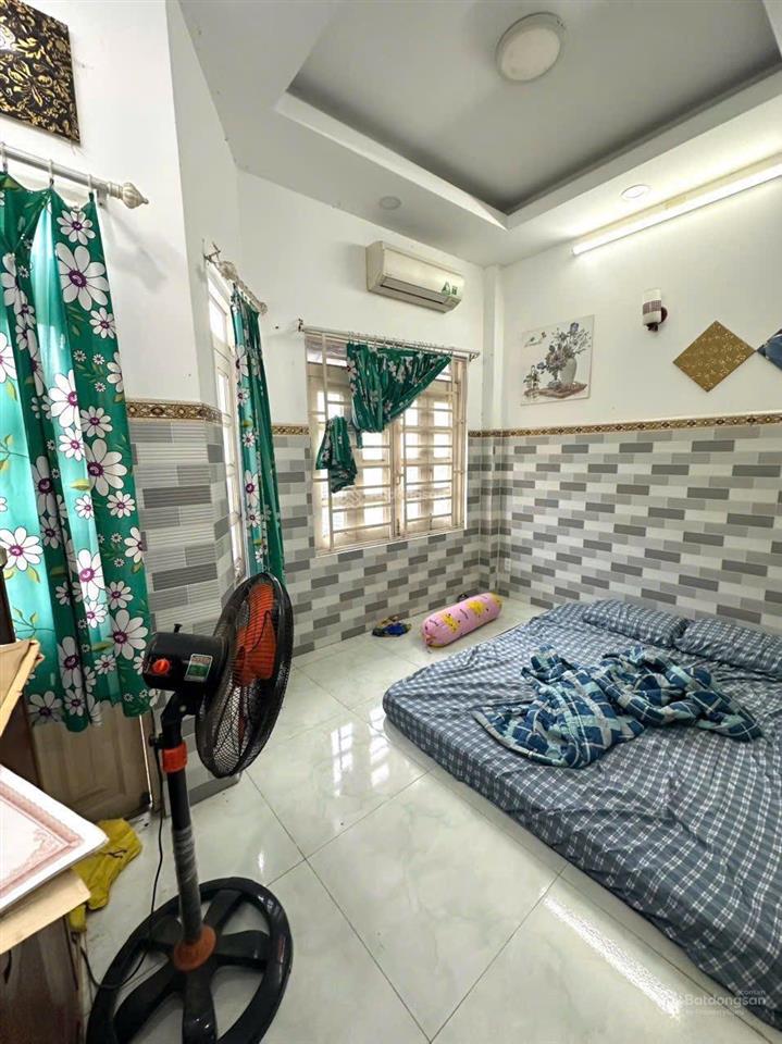 Phường tân hưng, quận 7, tp. hcm. 4 tầng cách hẻm xe hơi 15 mét. giấy tờ rõ ràng ngay trung tâm