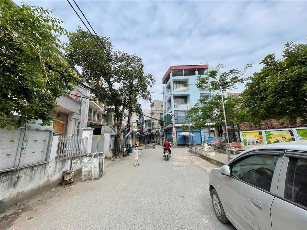 Chính chủ bán nhà 5 tầng thang máy, xung quanh nhiều tiện ích, ở sướng