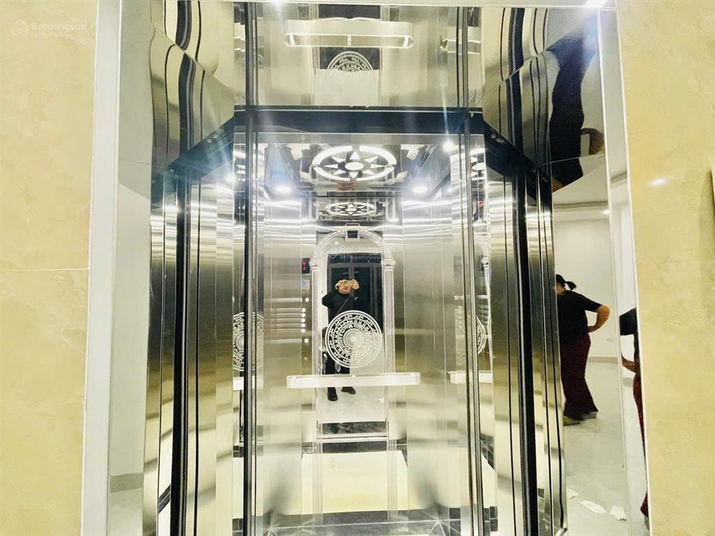 Chính chủ bán nhà 5 tầng thang máy, xung quanh nhiều tiện ích, ở sướng