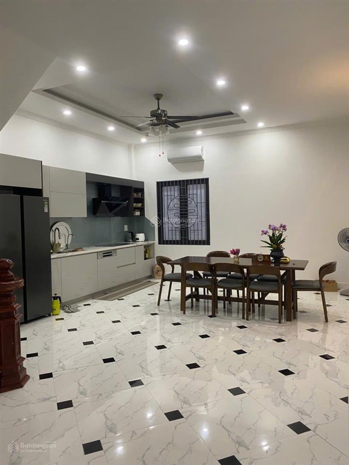 Chính chủ bán gấp nhà phố việt hưng long biên full nội thất có gara 100m2 5t thang máy nhỉnh 18 tỷ