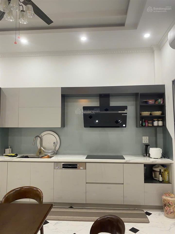 Chính chủ bán gấp nhà phố việt hưng long biên full nội thất có gara 100m2 5t thang máy nhỉnh 18 tỷ