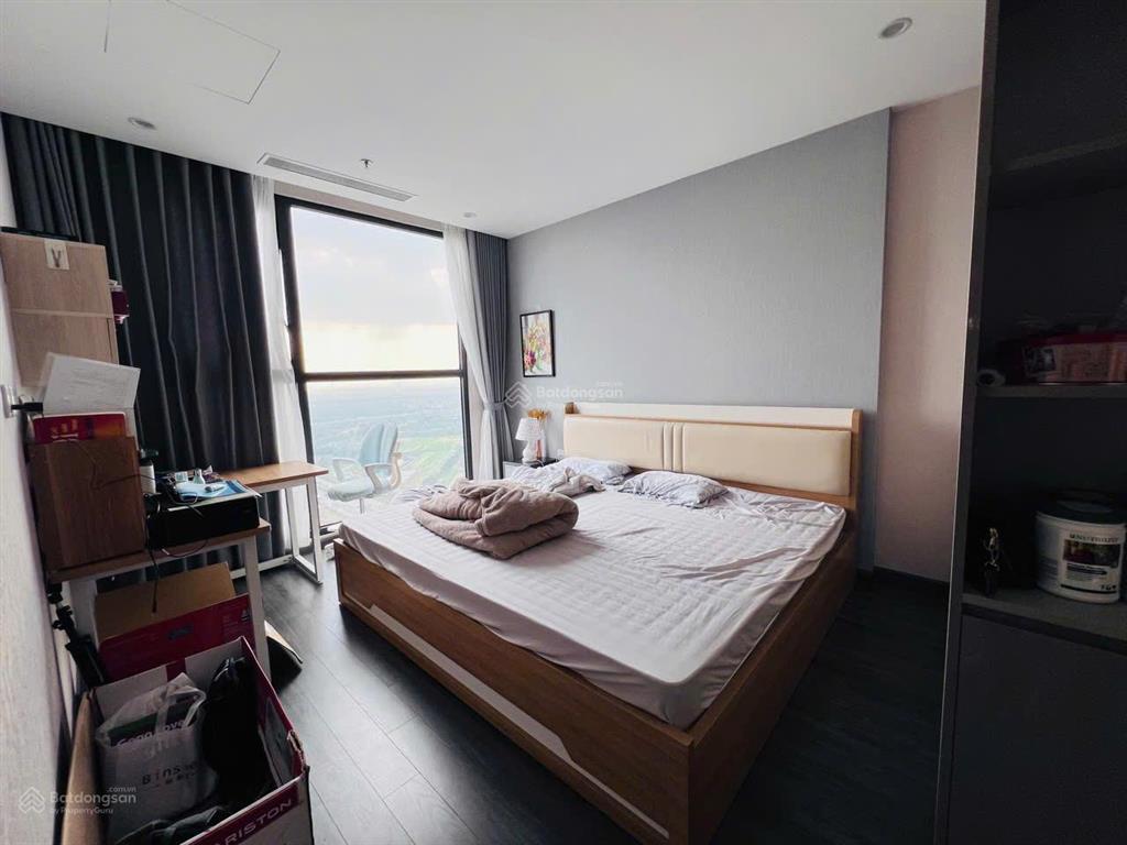 Cần tiền bán gấp 3n tòa r1.02 tầng cao hướng đn full đồ nội thất.  0986 257 ***