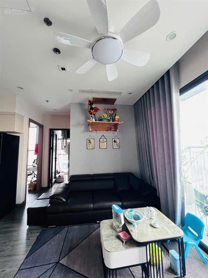 Cần tiền bán gấp 3n tòa r1.02 tầng cao hướng đn full đồ nội thất.  0986 257 ***