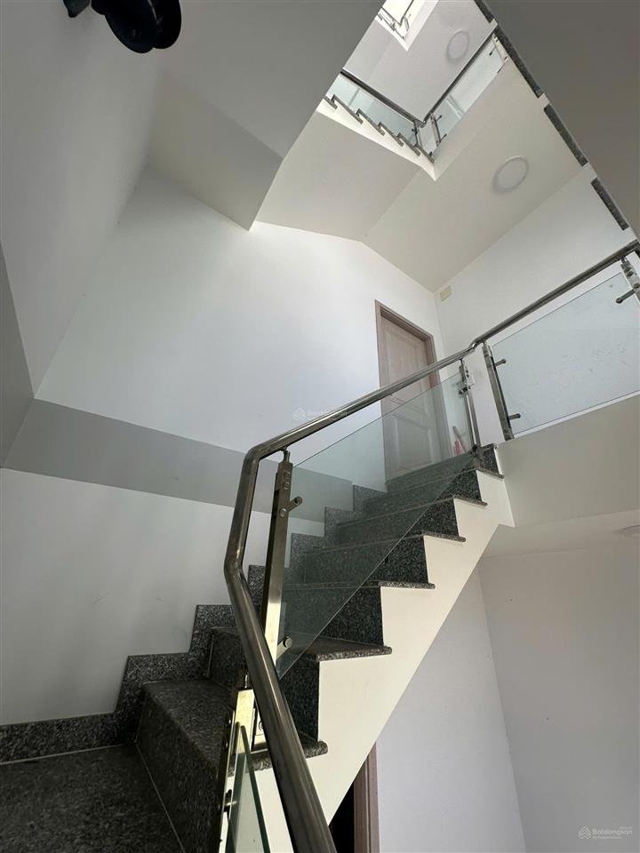 Bán nhà lầu kiên cố hẻm xe hơi đường bùi minh trực p5 q8