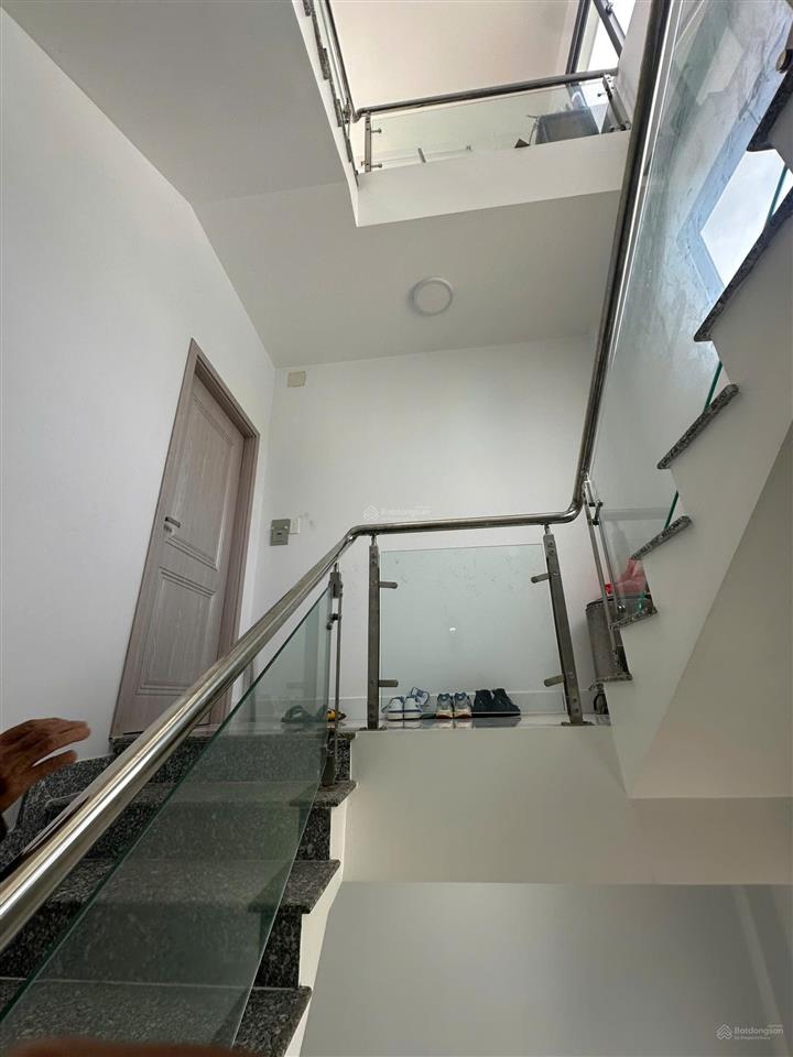 Bán nhà lầu kiên cố hẻm xe hơi đường bùi minh trực p5 q8