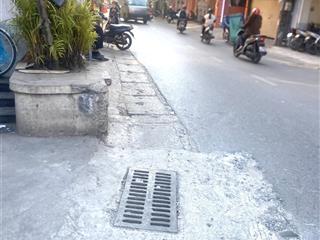 Chị gái muốn về quê an dưỡng nhượng gấp căn nhà kinh doanh mặt phố phú diễn 60m2 lô góc chỉ 23 tỷ