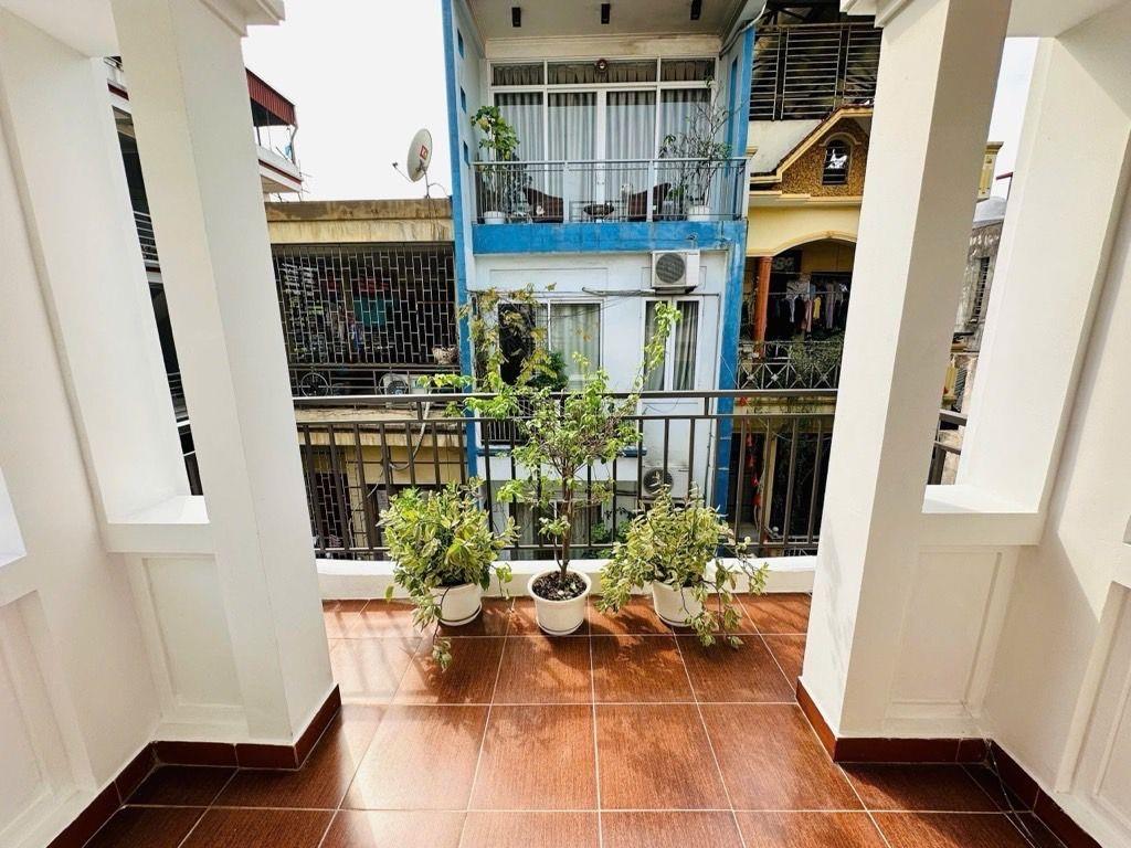 Bán nhà Khuất Duy Tiến, 2 mặt ngõ, ô tô đỗ cửa vào nhà, gần phố, 52m2, hơn 13 tỷ