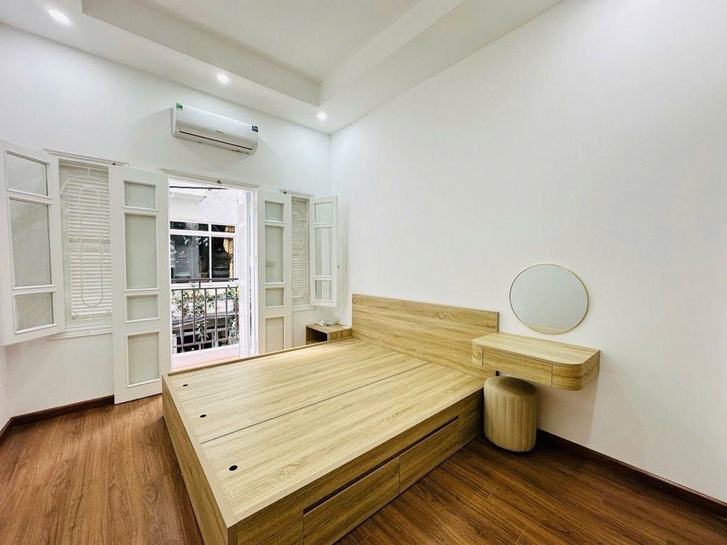 Bán nhà Khuất Duy Tiến, 2 mặt ngõ, ô tô đỗ cửa vào nhà, gần phố, 52m2, hơn 13 tỷ