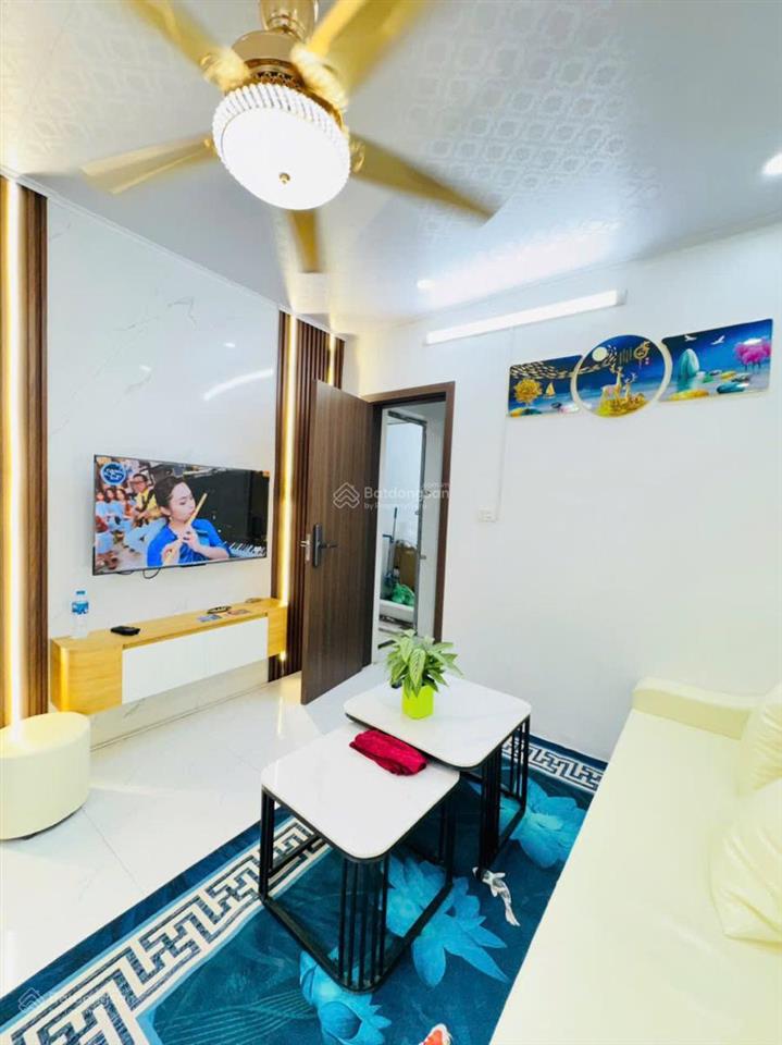 Tập thể bạch mai, tầng 2 dt 65m2, 2 ngủ, ban công thoáng, bãi ô tô, đủ công năng, tặng nội thất