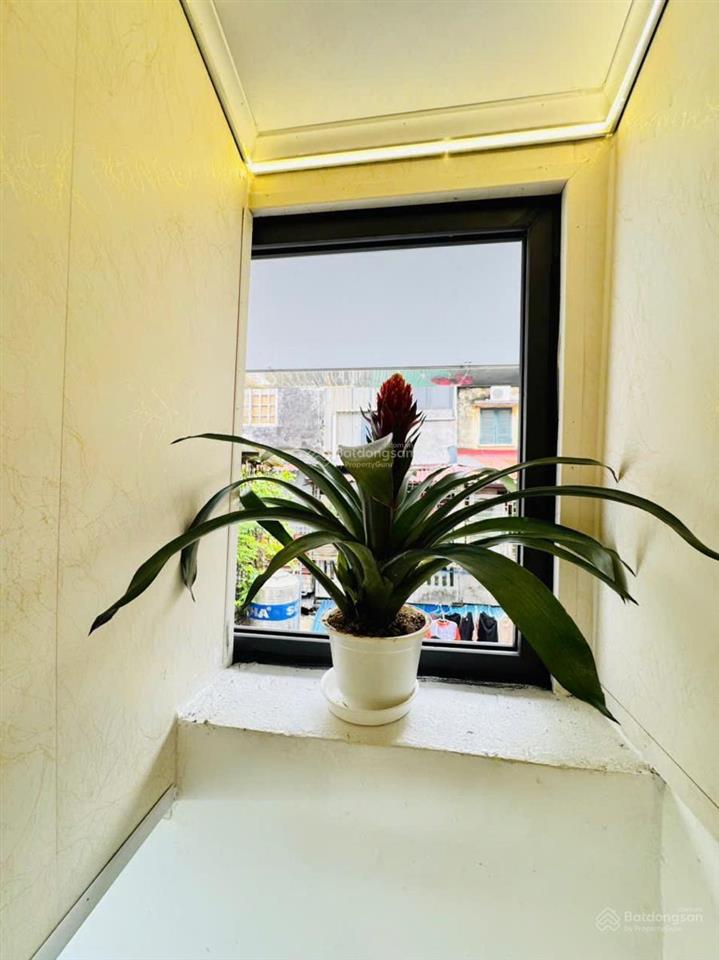 Tập thể bạch mai, tầng 2 dt 65m2, 2 ngủ, ban công thoáng, bãi ô tô, đủ công năng, tặng nội thất