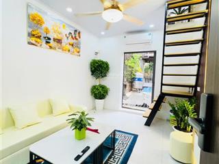 Tập thể bạch mai, tầng 2 dt 65m2, 2 ngủ, ban công thoáng, bãi ô tô, đủ công năng, tặng nội thất