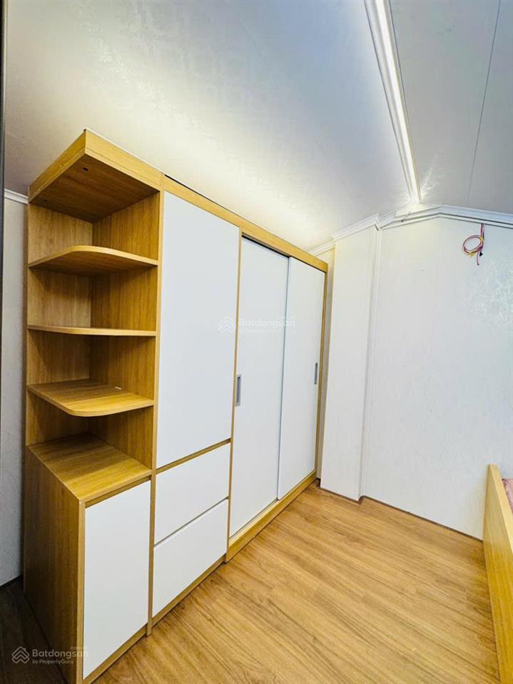 Tập thể bạch mai, tầng 2 dt 65m2, 2 ngủ, ban công thoáng, bãi ô tô, đủ công năng, tặng nội thất