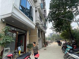 Chính chủ cần bán gấp nhà mặt phố tu hoàng đang cần tiền gấp chỉ 6, x tỷ. oto đỗ trước cửa nhà