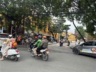 Bán đất trung tâm, hẻm thông rộng, vừa ở vừa kinh doanh được mà giá còn mềm?