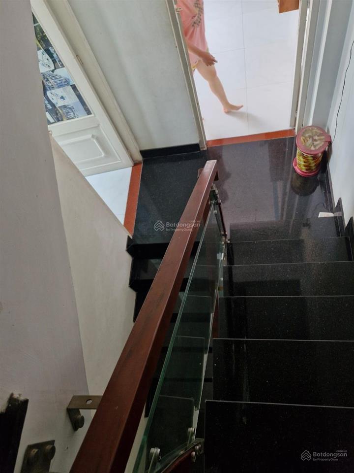 Siêu ngộp, 3 tầng, dt 40m2, nhỉnh 3 tỷ, lã xuân oai,long trường, quận 9