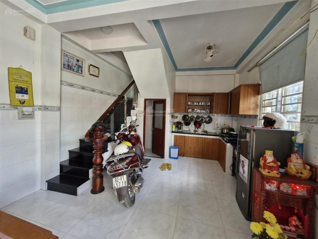 Siêu ngộp, 3 tầng, dt 40m2, nhỉnh 3 tỷ, lã xuân oai,long trường, quận 9