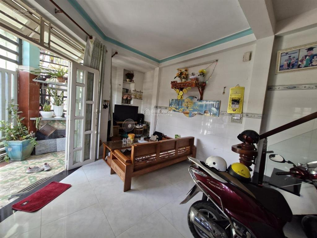 Siêu ngộp, 3 tầng, dt 40m2, nhỉnh 3 tỷ, lã xuân oai,long trường, quận 9