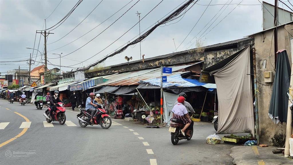 Chính chủ bán đất riêng 150m hai mặt tiền, bán kính 1km gần khu công nghiệp, chợ, trường học.